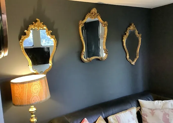 Holiday home Dobbin The Horse Box In The District *